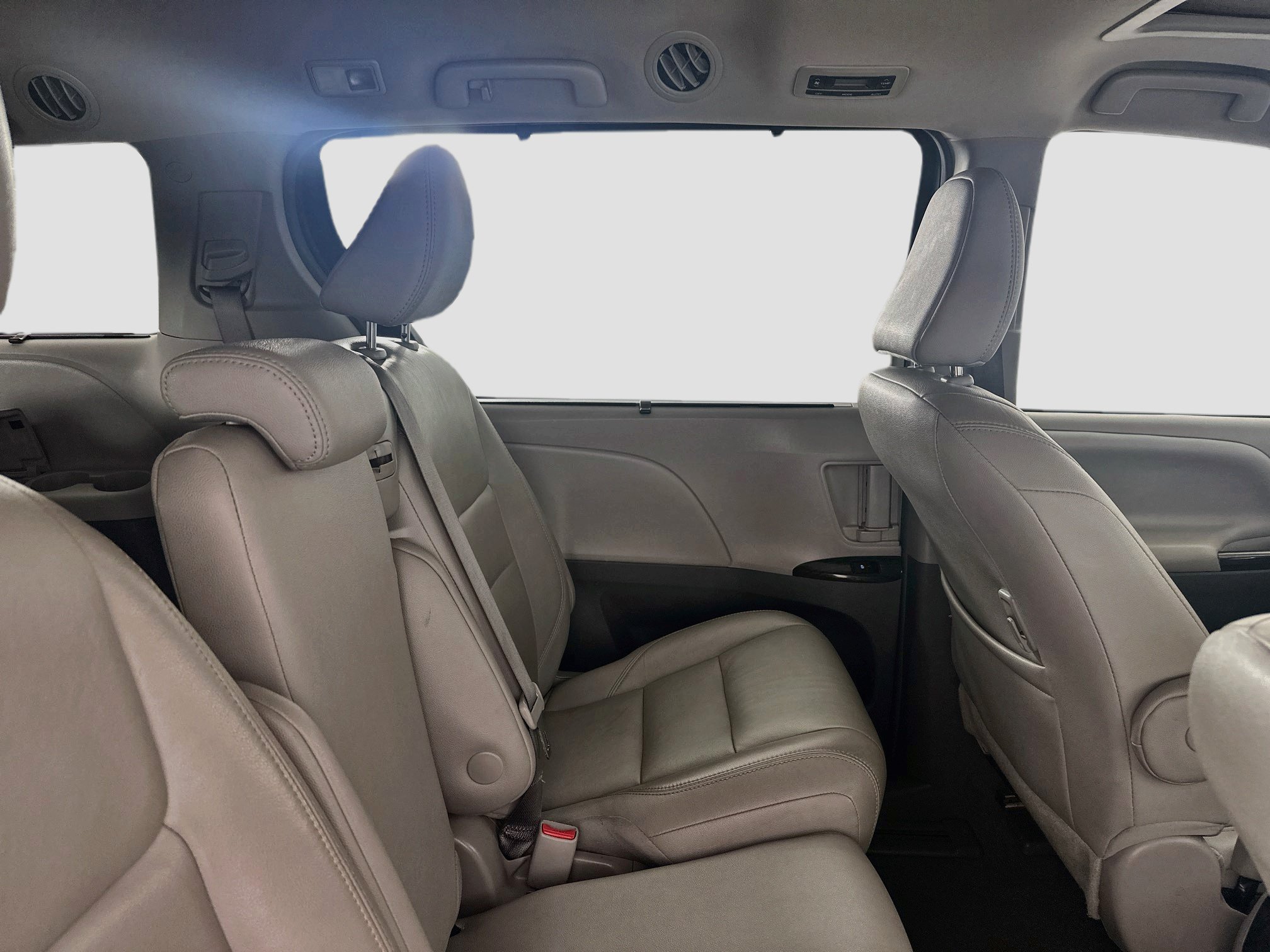 Used 2019 Toyota Sienna XLE FWD image 27