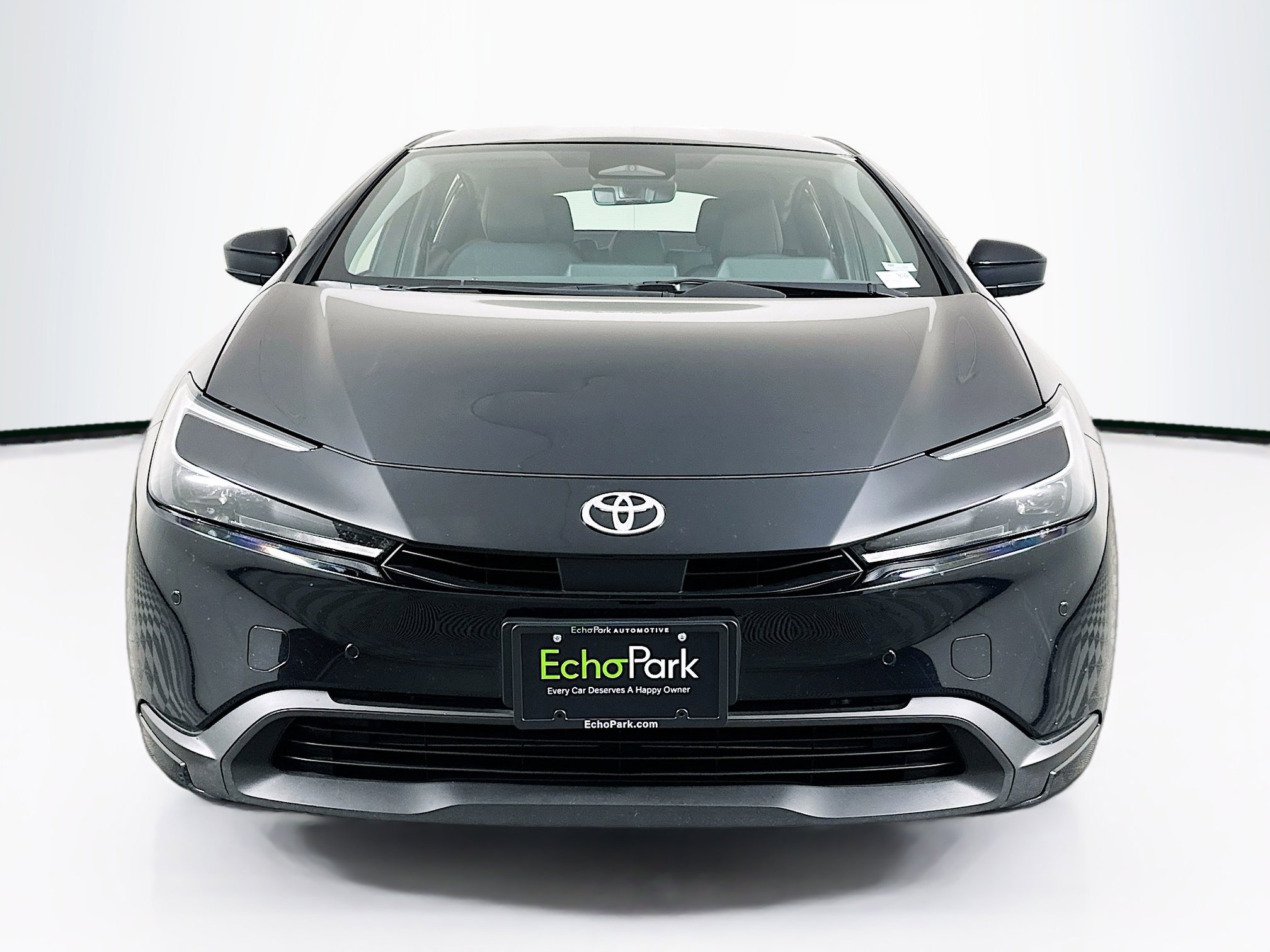 Used 2025 Toyota Prius LE image 2