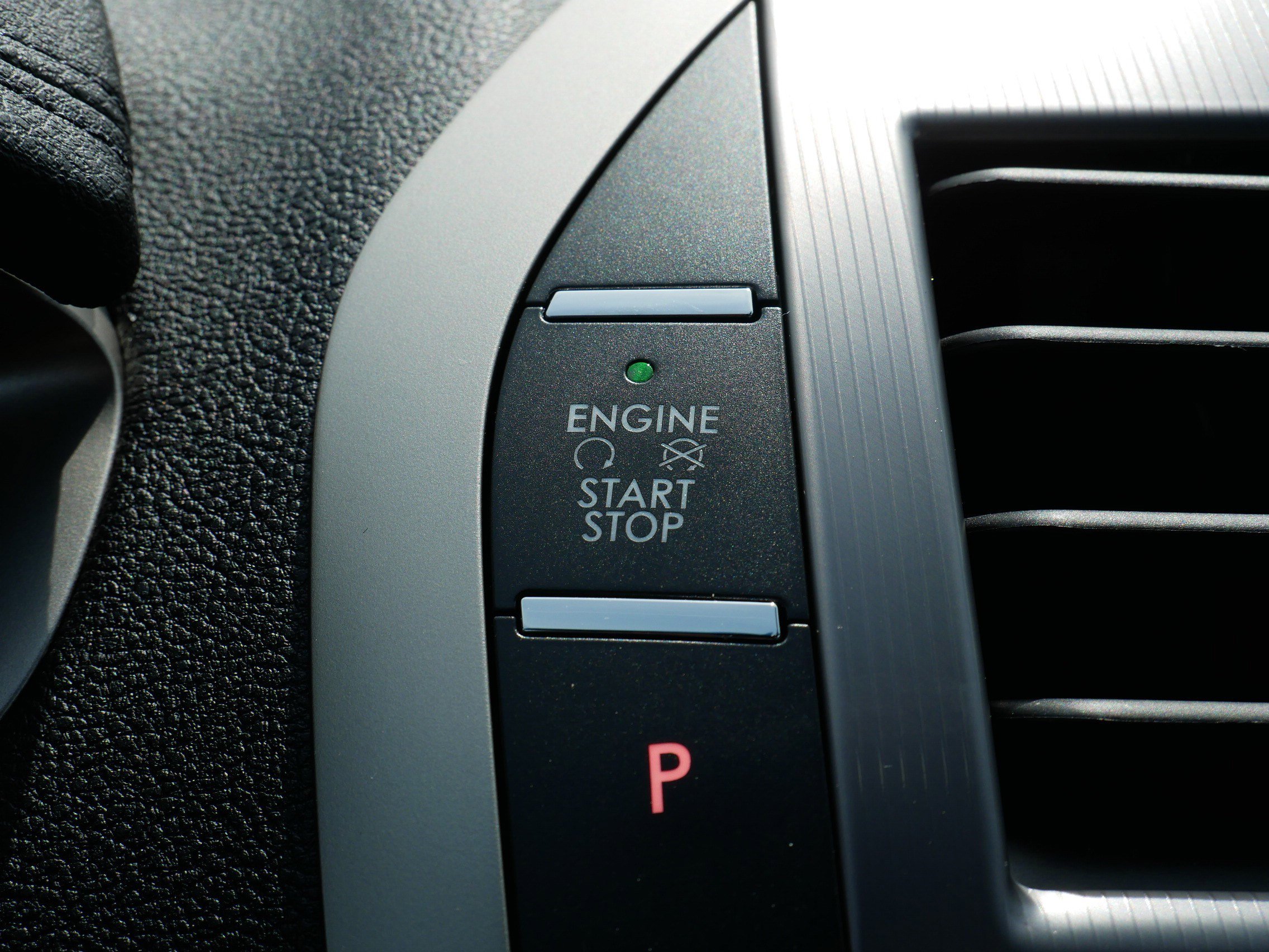 Used 2020 Lincoln MKZ w/ Convenience Package image 28