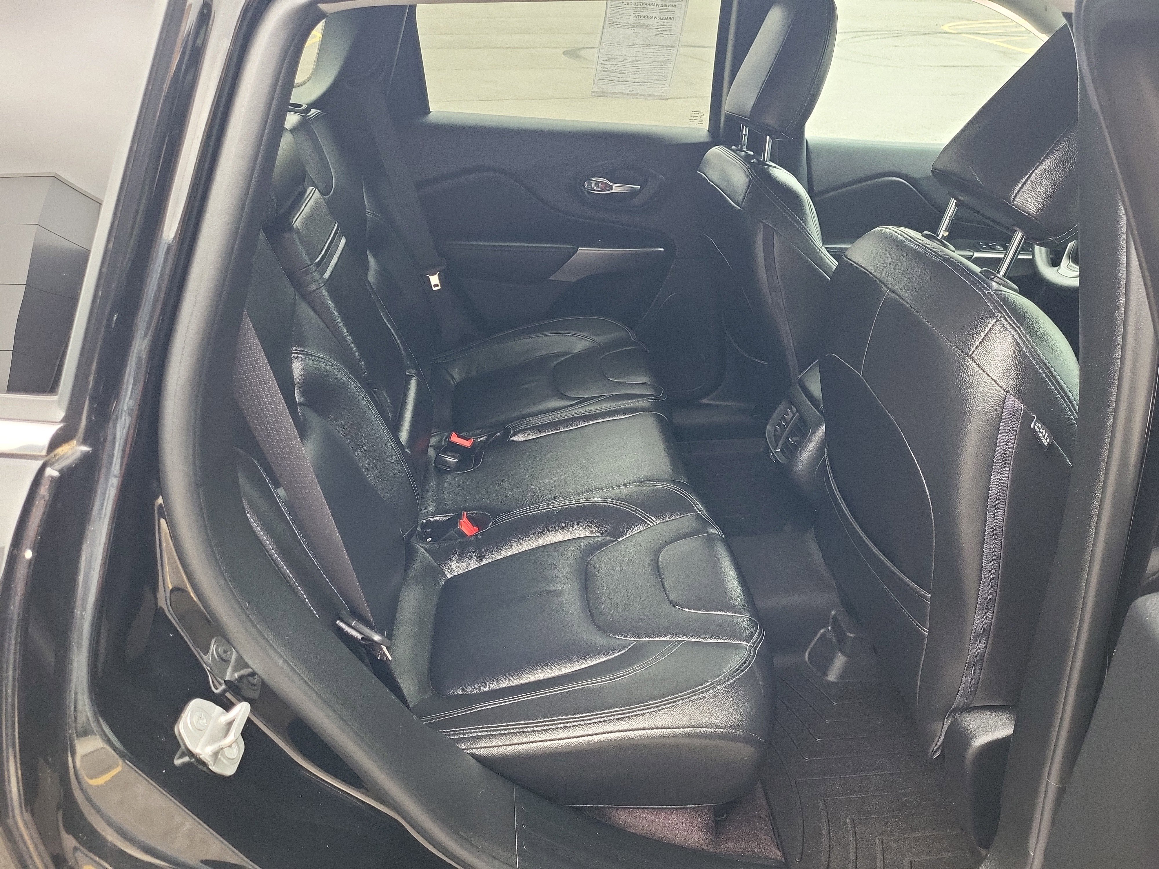 Used 2019 Jeep Cherokee Latitude w/ Popular Appearance Group image 16