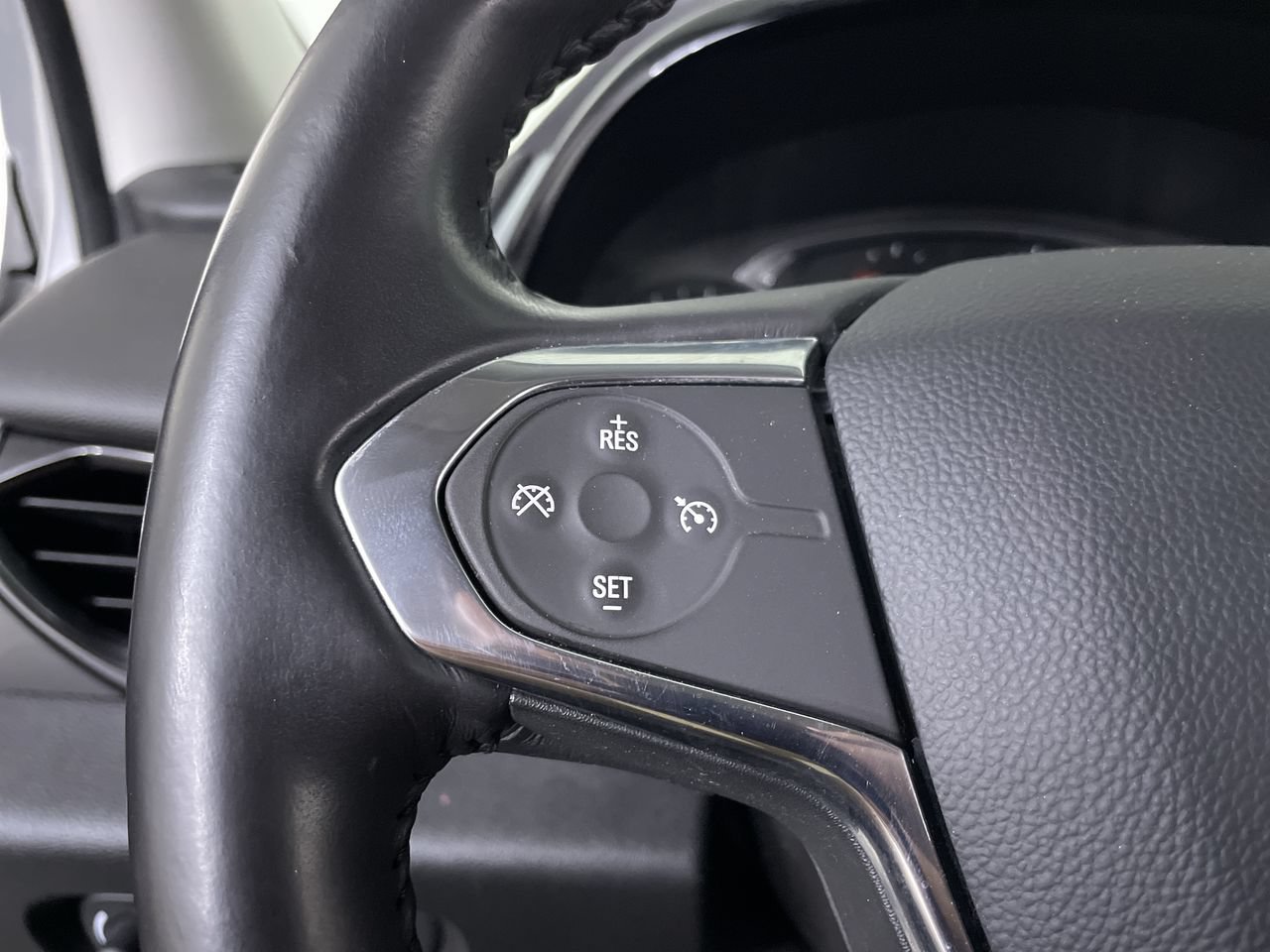 Used 2019 Chevrolet Traverse LT FWD image 26