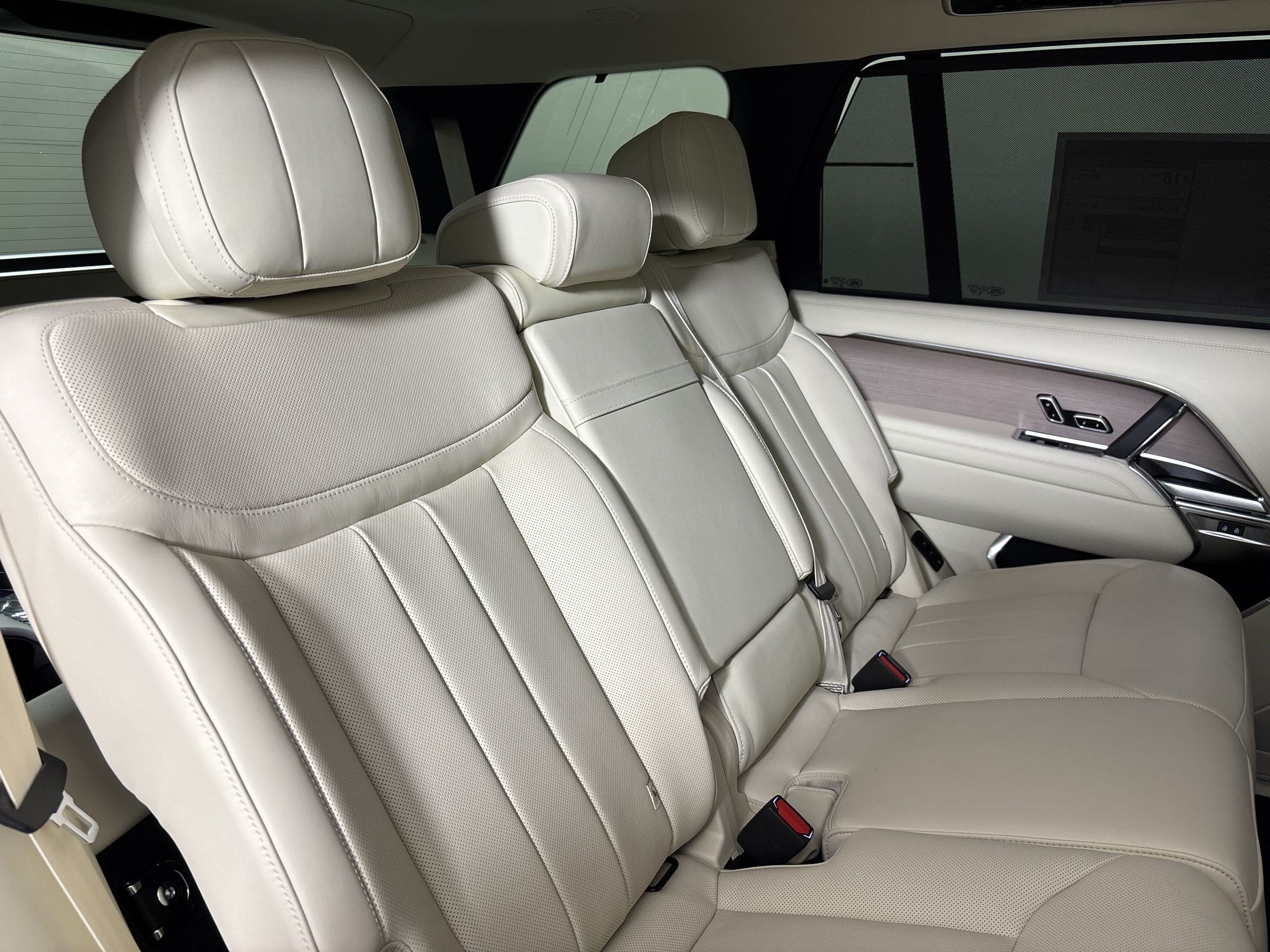 New 2026 Land Rover Range Rover Long Wheelbase SE AWD/4WD image 31