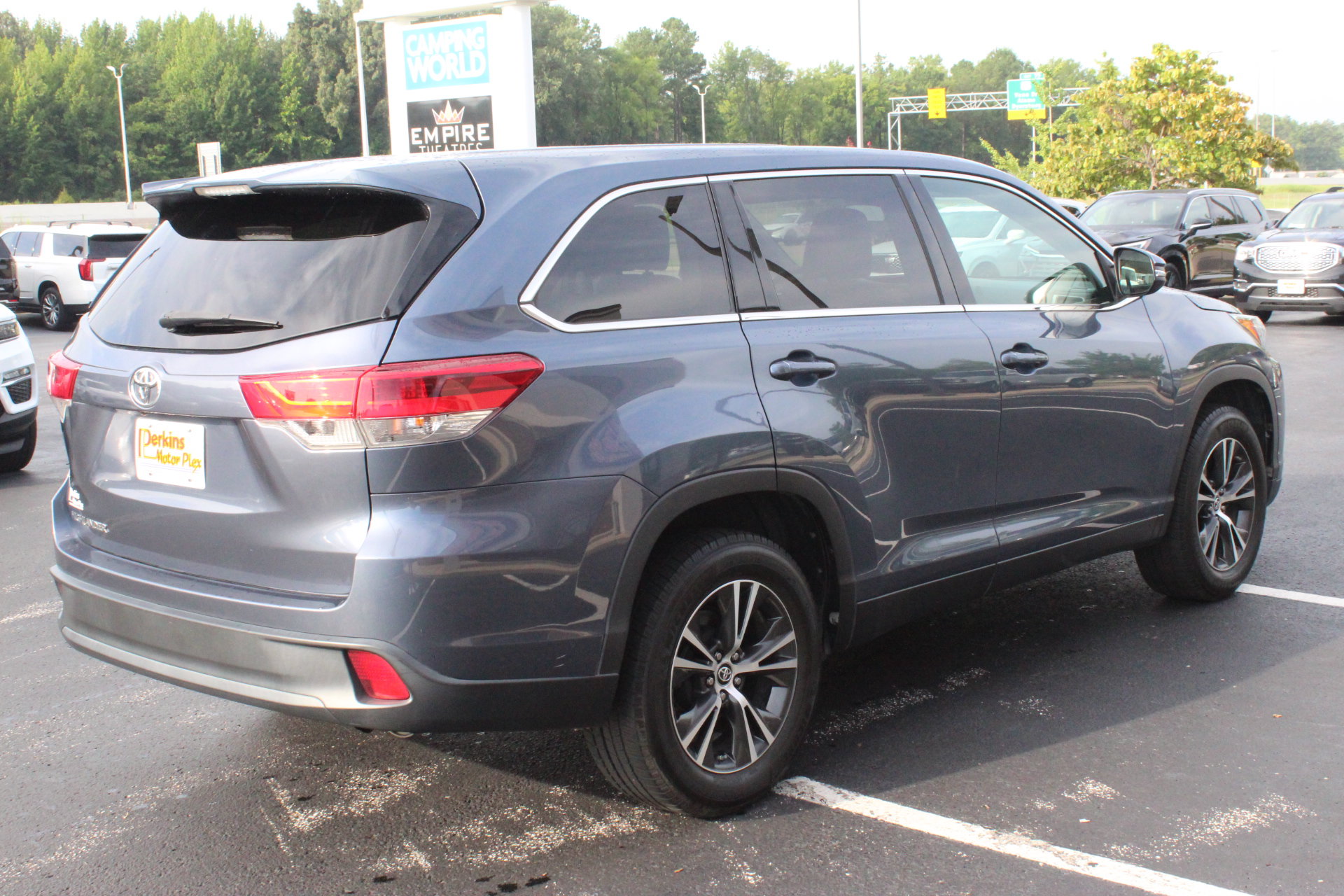Used 2019 Toyota Highlander LE FWD image 6