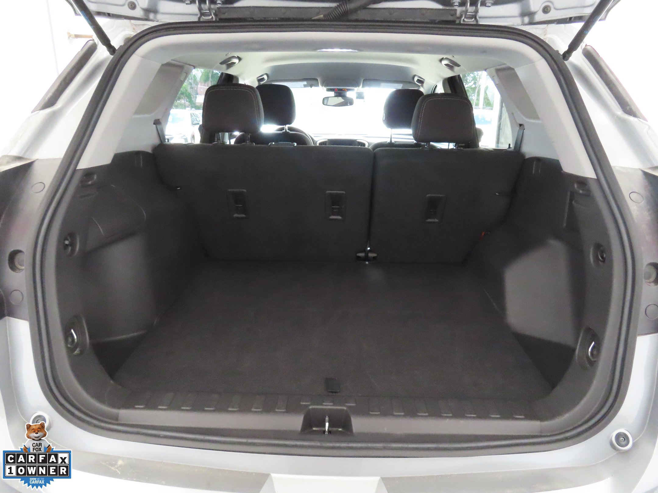 Used 2024 GMC Terrain SLE AWD/4WD image 23