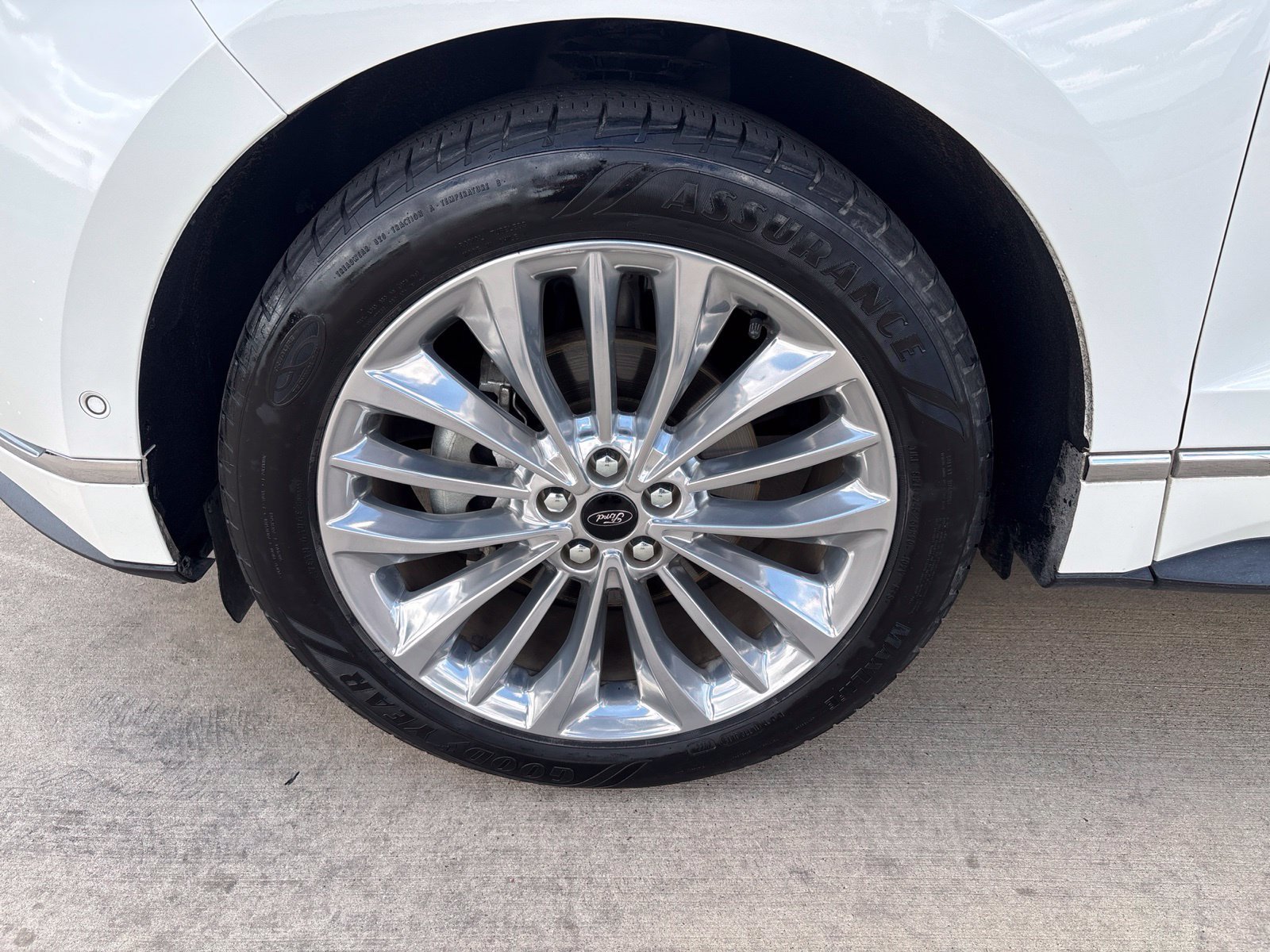 Used 2020 Ford Edge Titanium w/ Equipment Group 301A FWD image 10