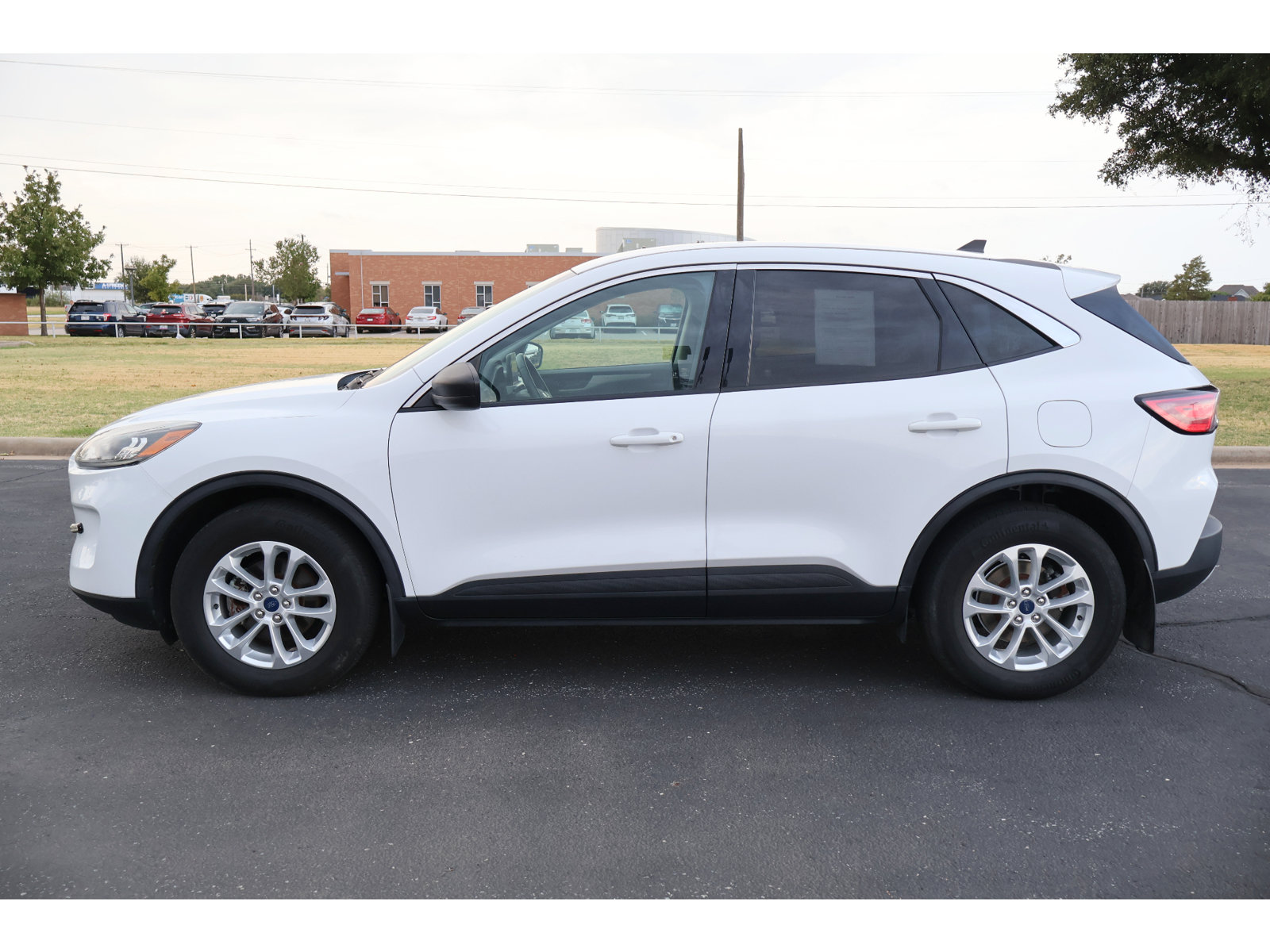 Used 2022 Ford Escape SE w/ Convenience Package AWD/4WD image 2