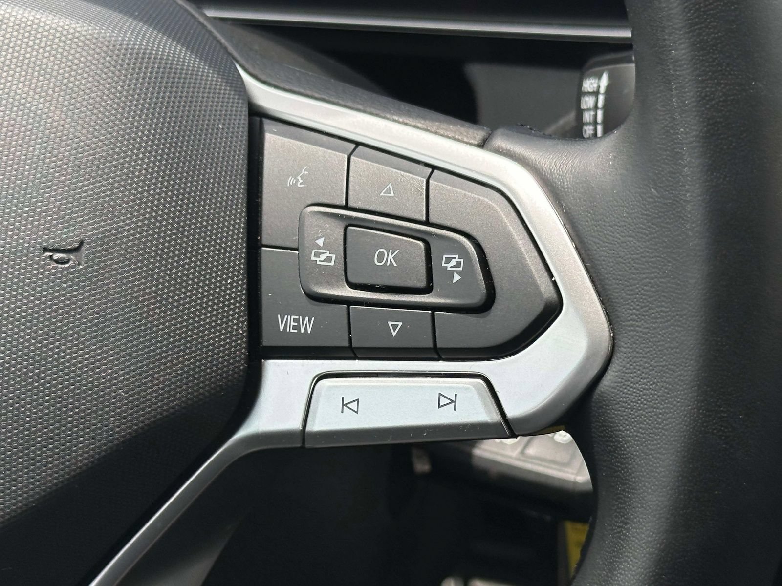 Certified 2025 Volkswagen Jetta Sport FWD image 23
