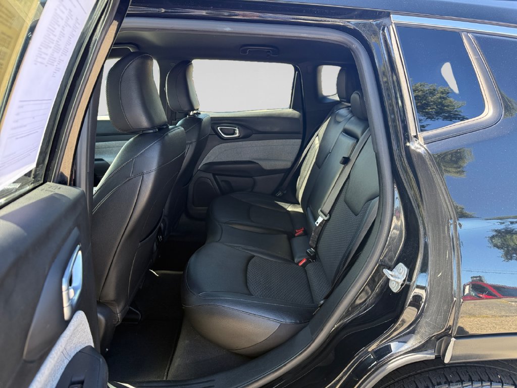 Used 2024 Jeep Compass Latitude AWD/4WD image 15