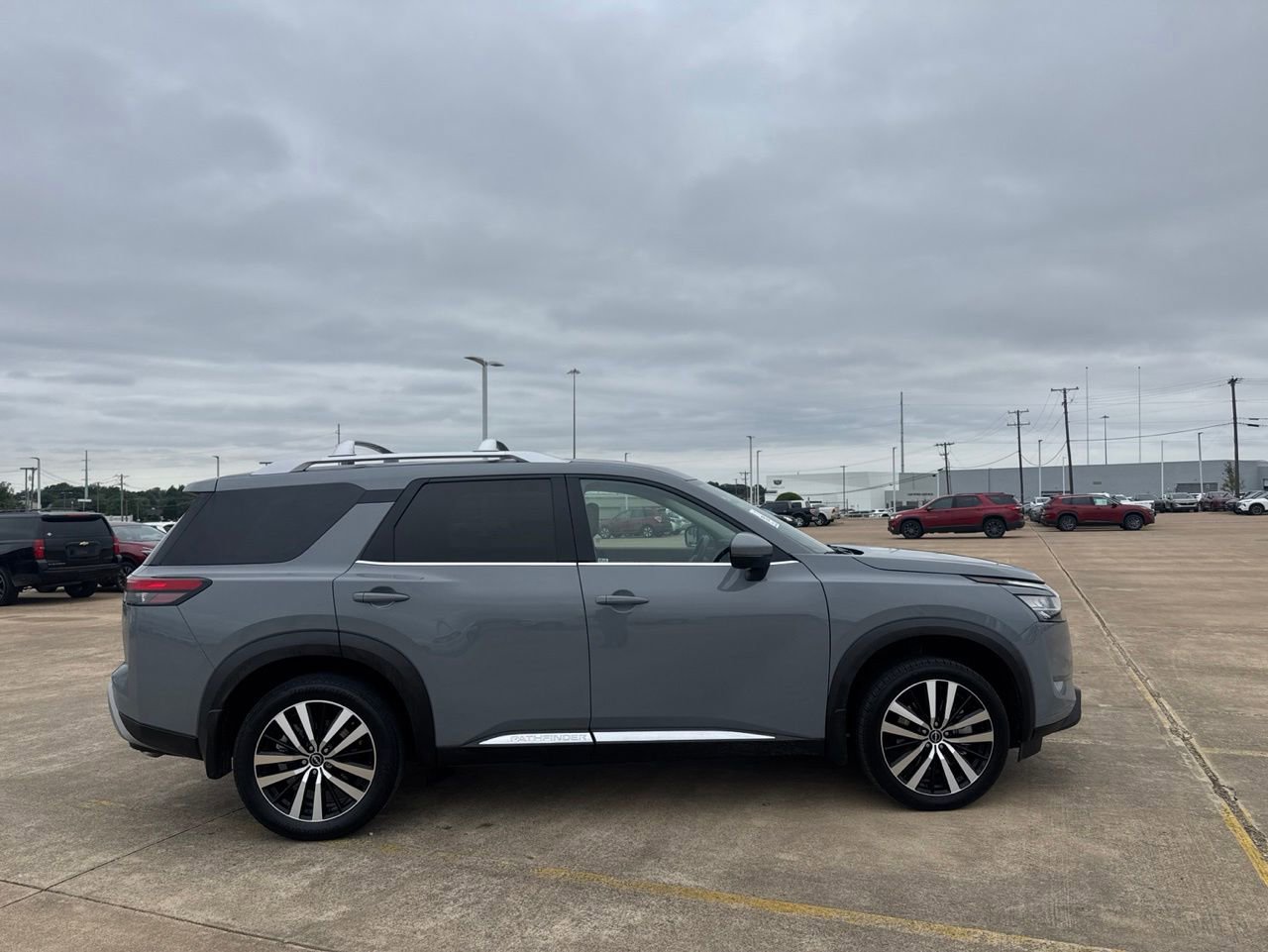 Certified 2024 Nissan Pathfinder Platinum FWD image 24