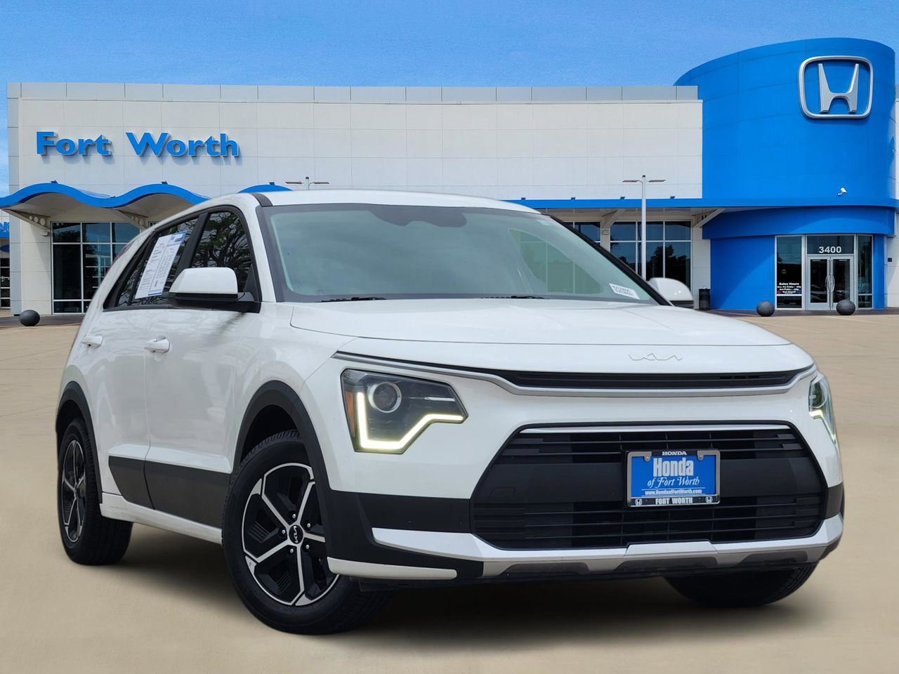 Used 2023 Kia Niro LX image 1