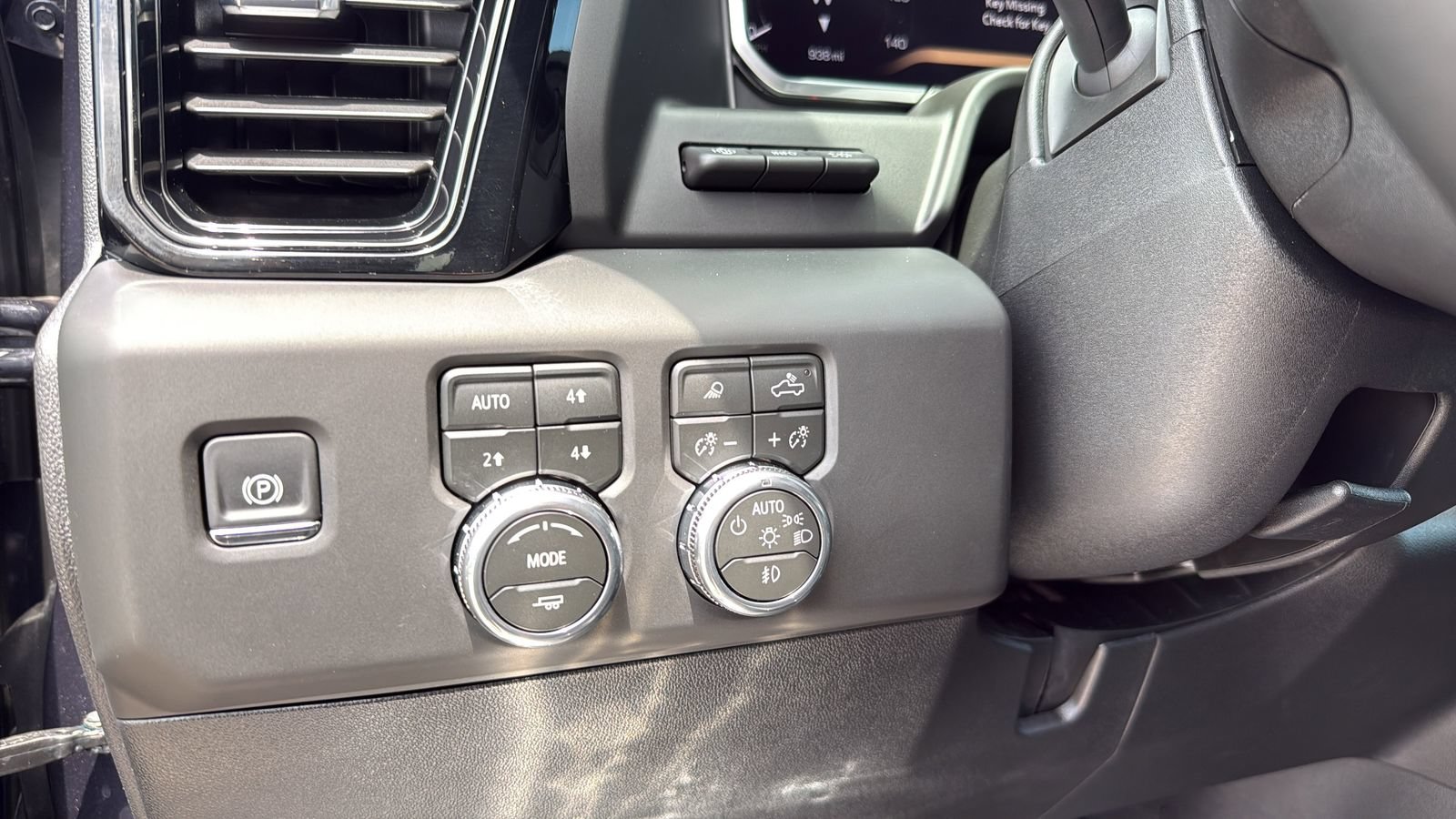 Used 2026 GMC Sierra 3500 AT4 w/ AT4 Premium Plus Package AWD/4WD image 17