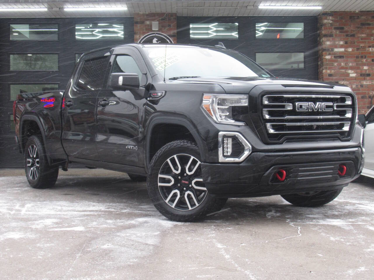 Used 2020 GMC Sierra 1500 AT4 image 1