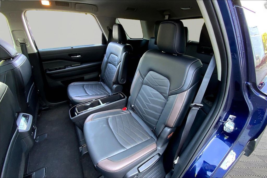 Used 2024 Nissan Pathfinder Platinum image 14