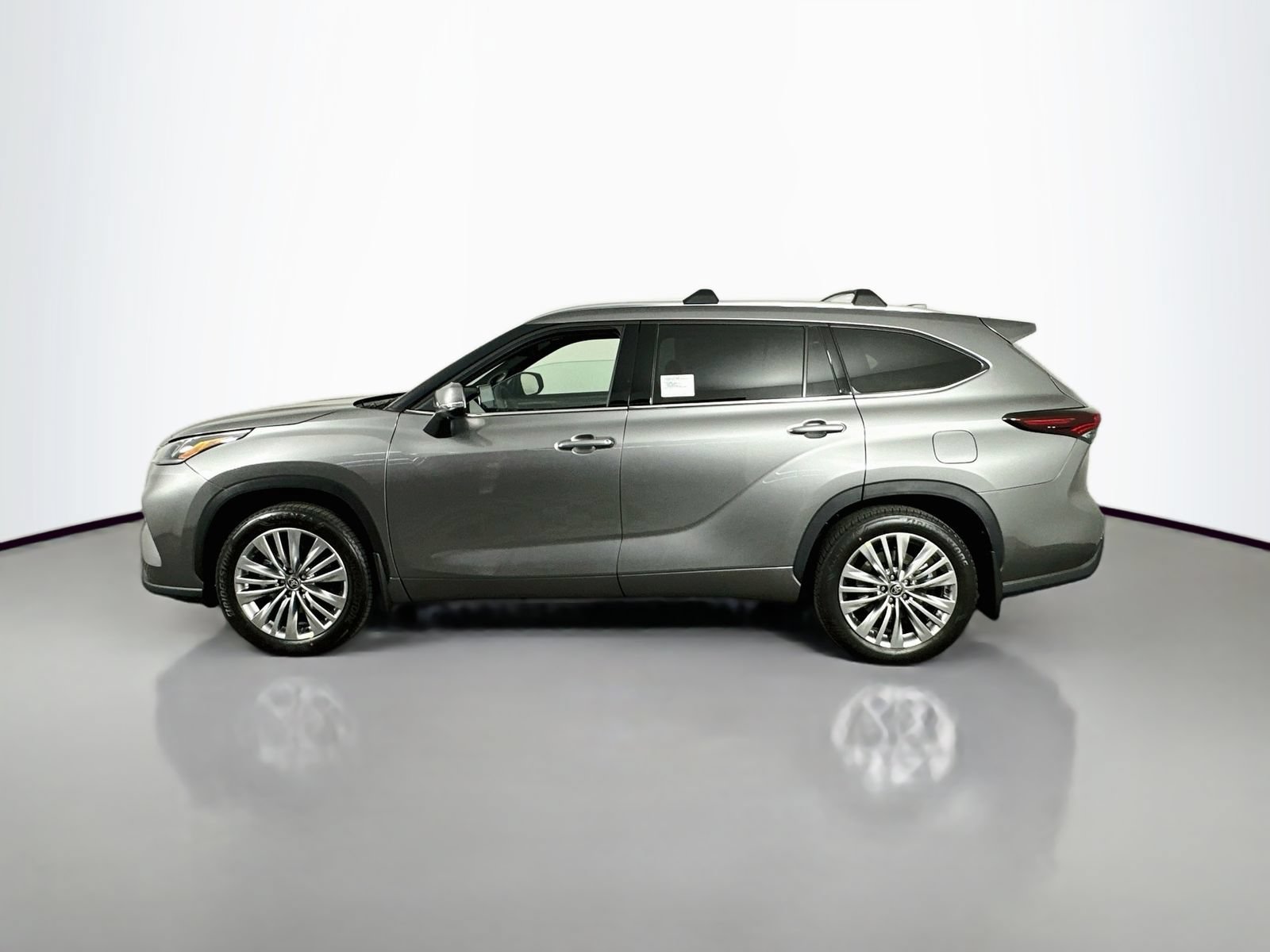 New 2026 Toyota Highlander Platinum AWD/4WD image 4