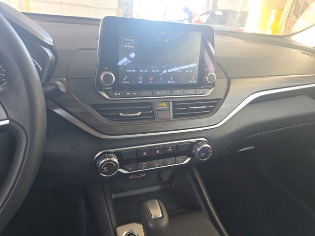 Used 2025 Nissan Altima 2.5 SV FWD image 12