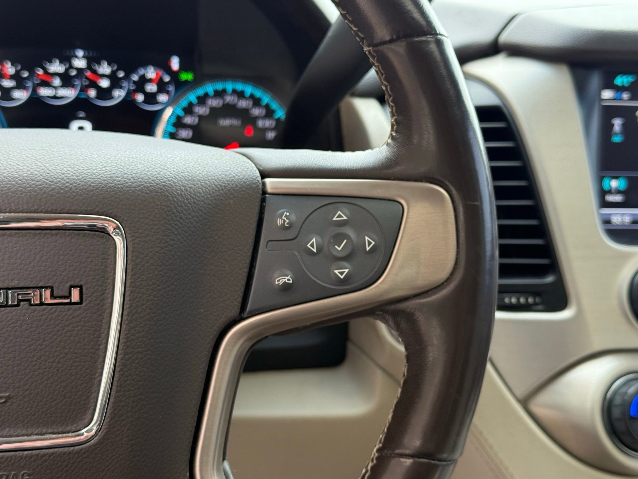 Used 2019 GMC Yukon Denali image 46