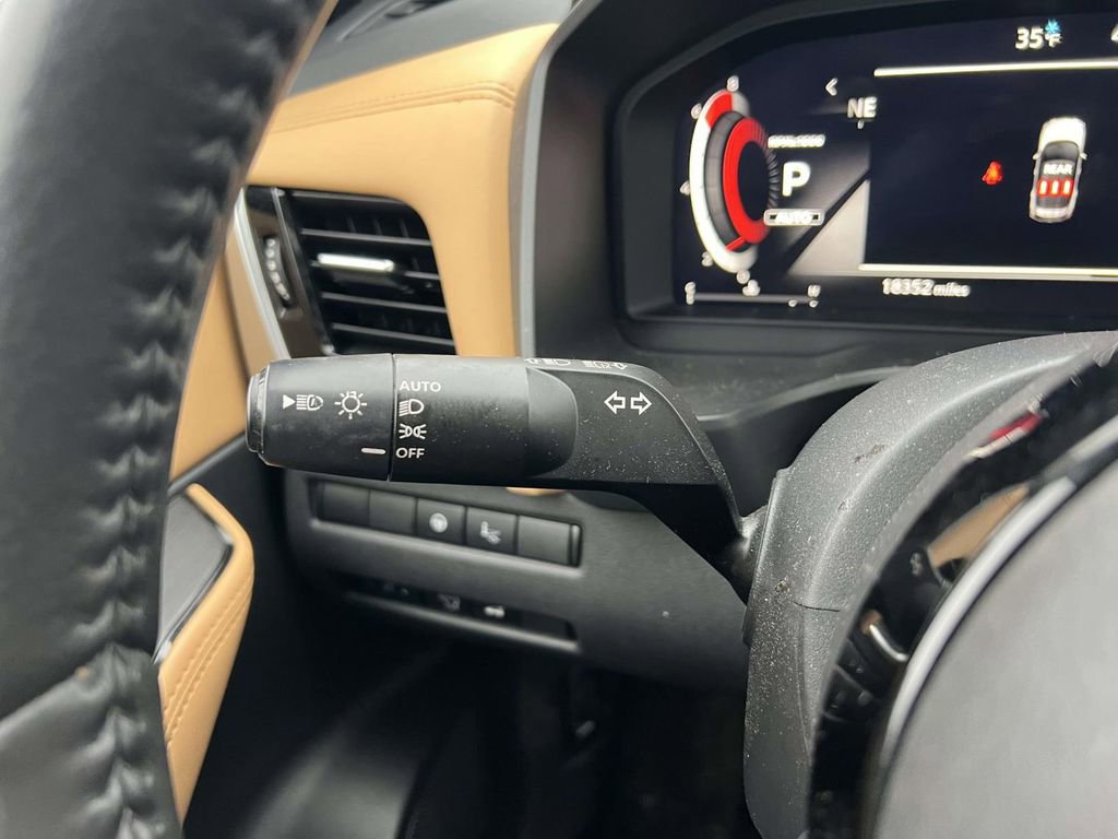 Used 2023 Nissan Rogue Platinum w/ Platinum Premium Package image 24