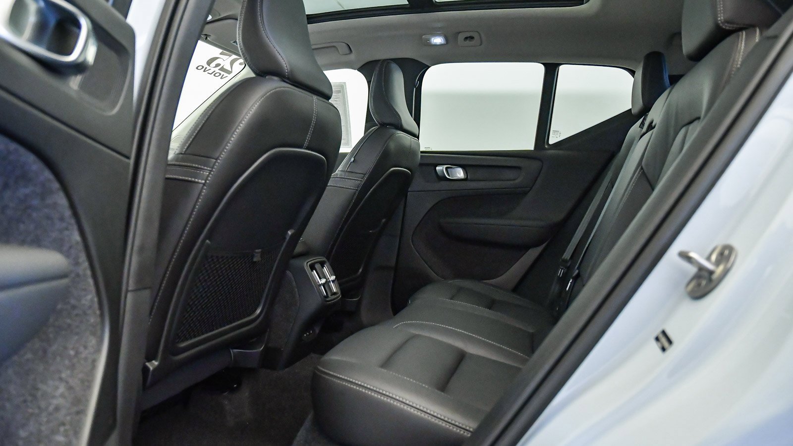 Certified 2025 Volvo XC40 B5 Plus w/ Climate Package image 21