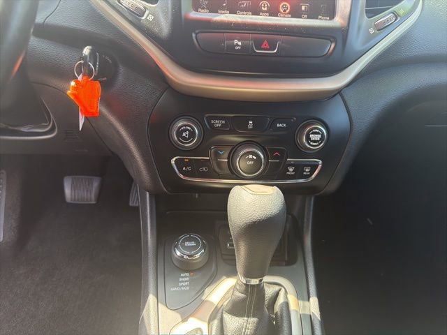 Used 2017 Jeep Cherokee Latitude w/ Safety/Convenience Group image 13