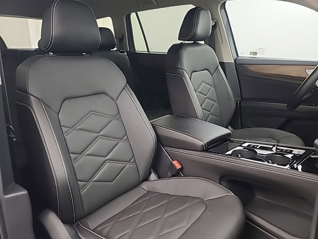 Used 2025 Volkswagen Atlas SE image 15