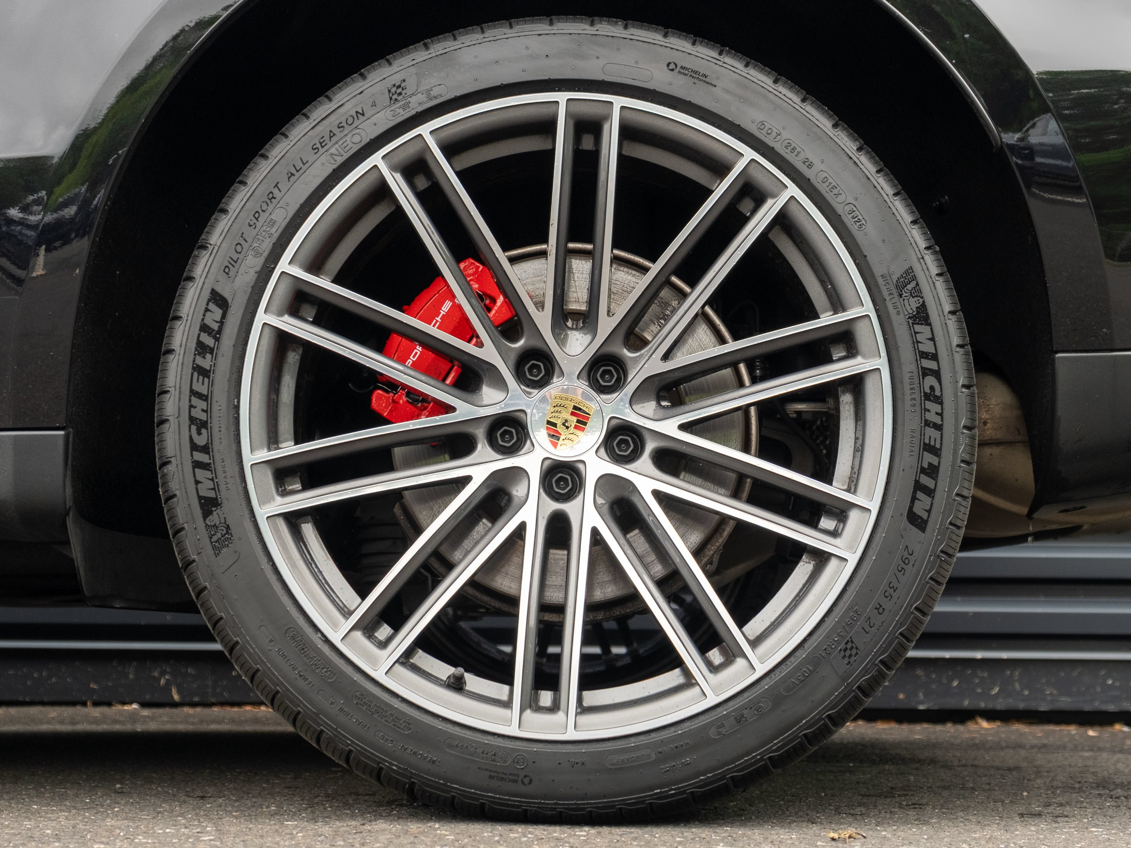 Certified 2025 Porsche Macan S AWD/4WD image 13