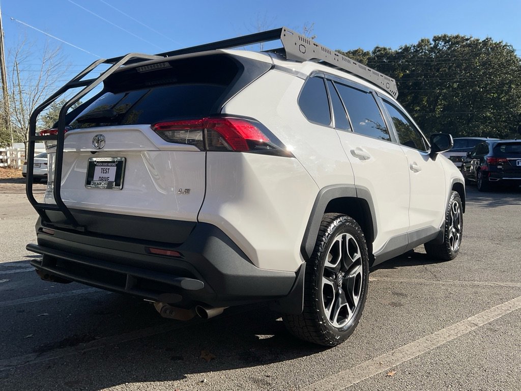 Used 2020 Toyota RAV4 LE image 5