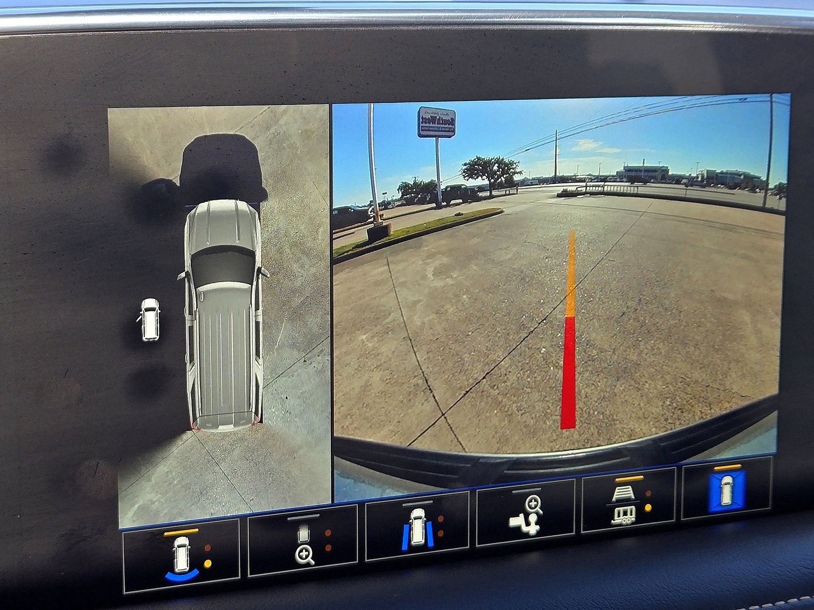 Used 2022 GMC Yukon SLT w/ SLT Luxury Package image 18