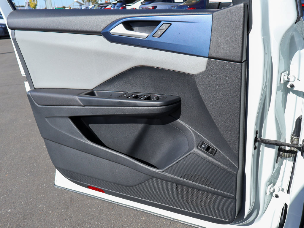 Used 2022 Volkswagen Taos SE FWD image 18