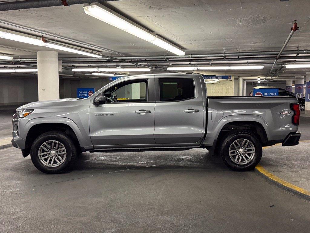 Used 2024 Chevrolet Colorado LT w/ LT Convenience Package AWD/4WD image 32
