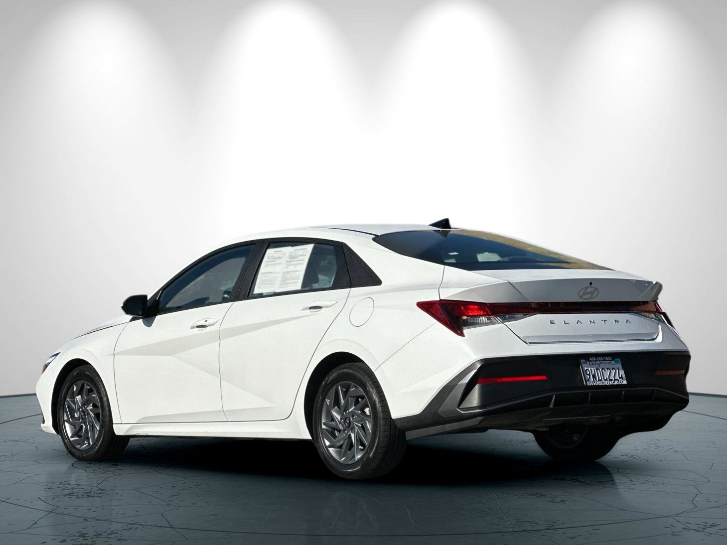 Used 2024 Hyundai Elantra SEL FWD image 6