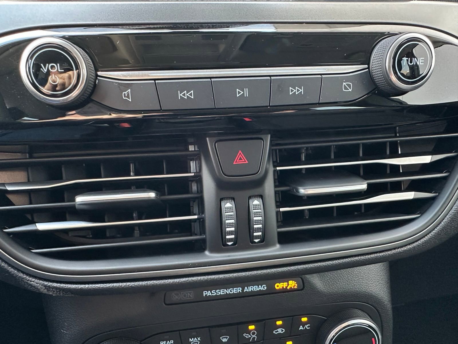 Used 2025 Ford Escape ST-Line image 17