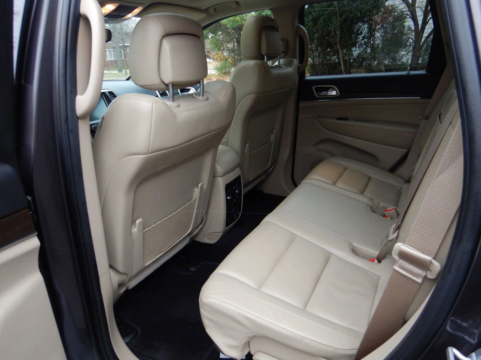 Used 2017 Jeep Grand Cherokee Limited AWD/4WD image 18