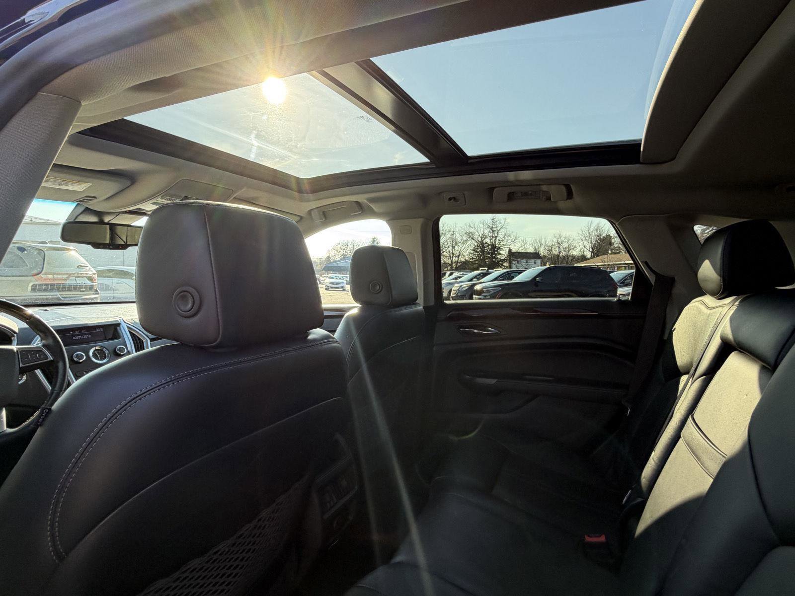 Used 2012 Cadillac SRX Luxury image 24