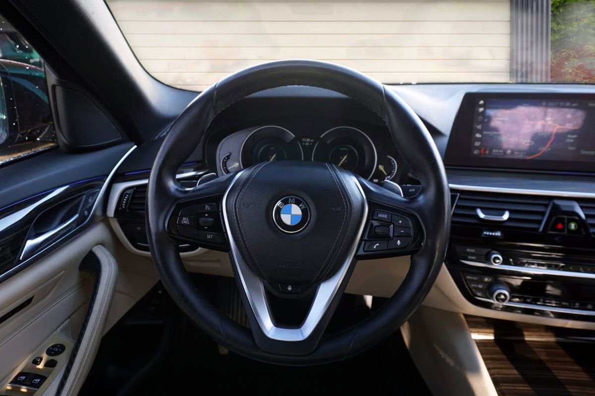 Used 2018 BMW 530e xDrive image 28