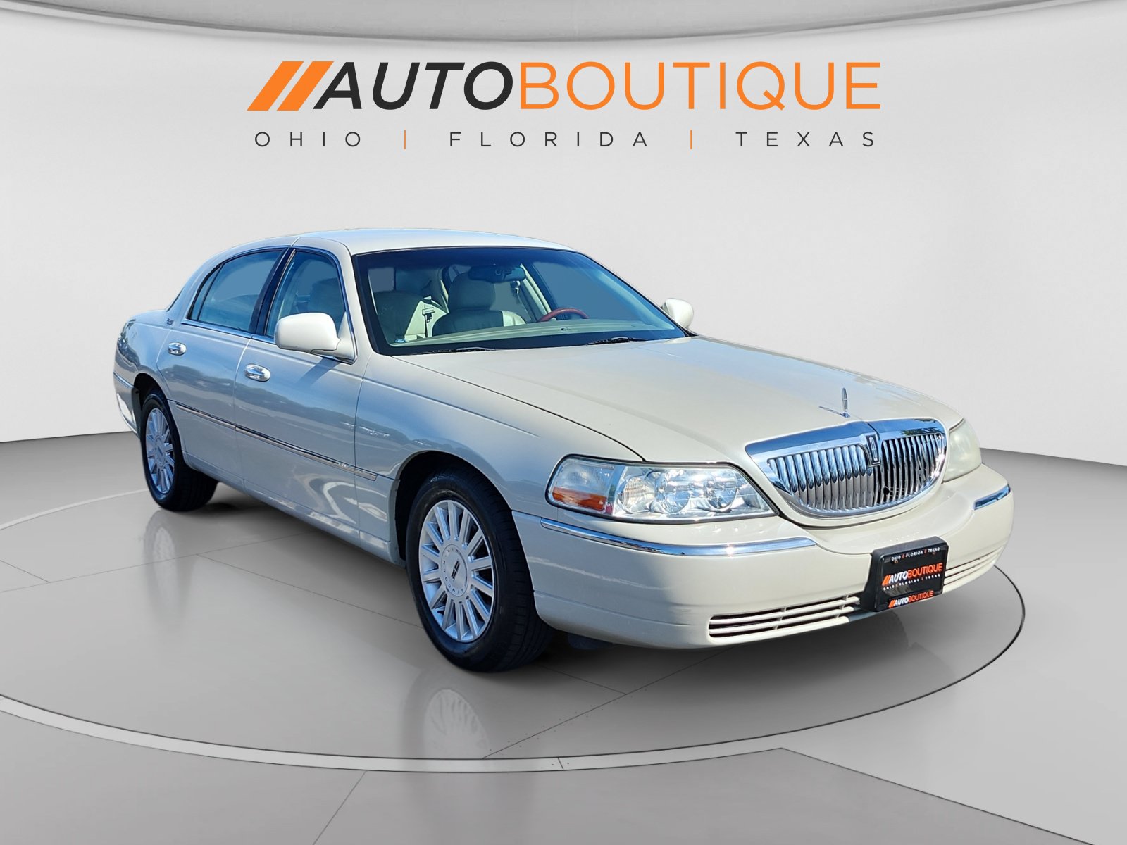 Used 2005 Lincoln Town Car Signature Limited RWD image 7