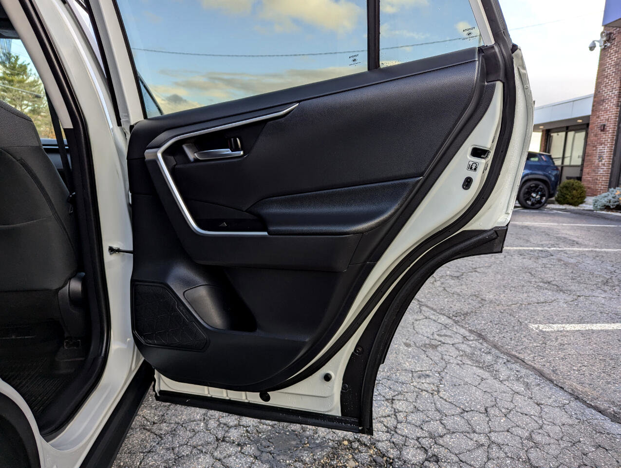 Used 2019 Toyota RAV4 XLE w/ Convenience Package image 42