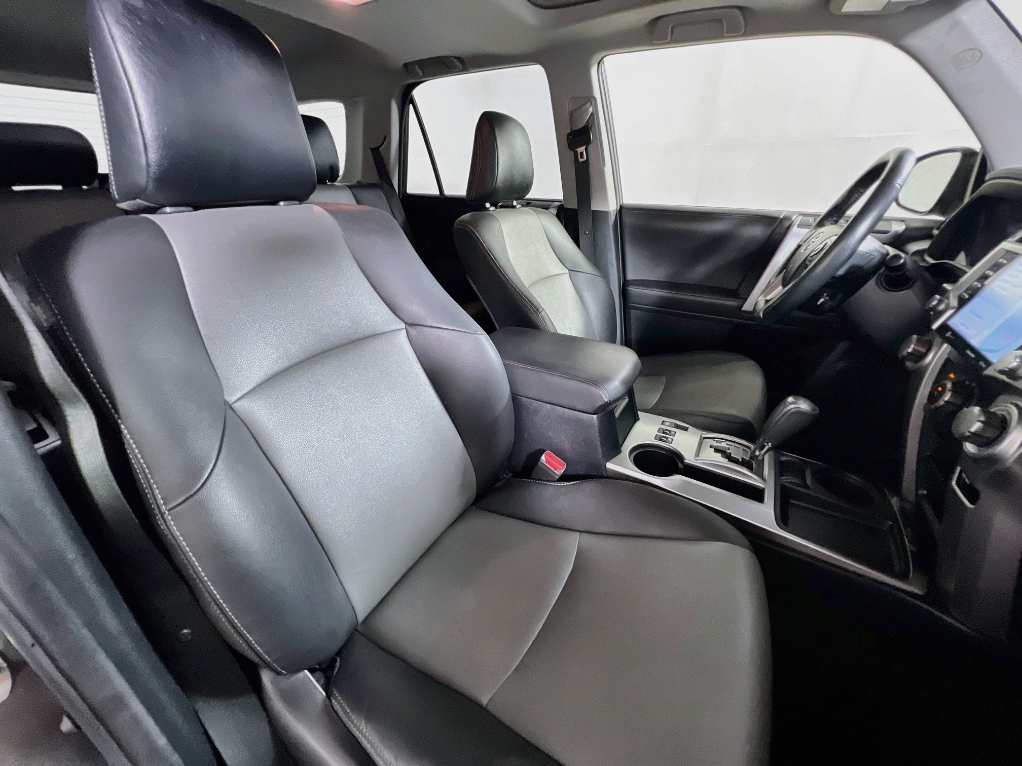 Used 2023 Toyota 4Runner SR5 Premium w/ Moonroof Package RWD image 23