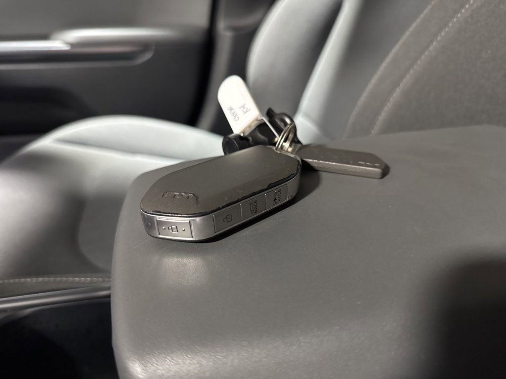 Used 2025 Kia K4 LXS image 32