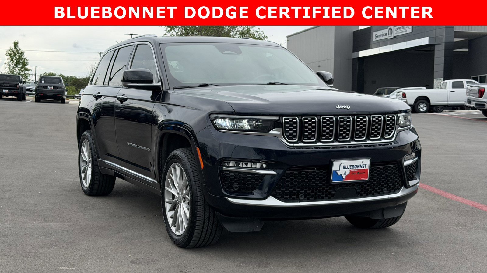 Used 2023 Jeep Grand Cherokee Summit w/ Adv Protech Group IV AWD/4WD image 3