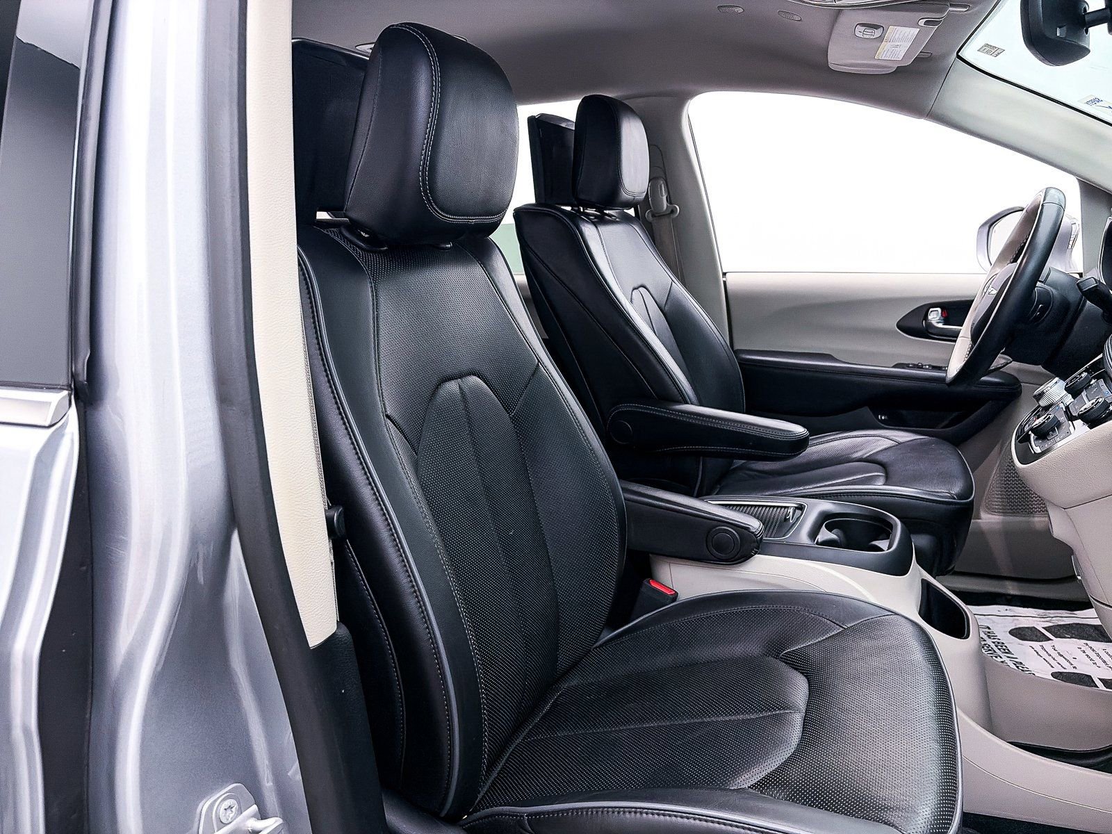 Used 2020 Chrysler Pacifica Limited w/ Advanced Safetytec Group image 38