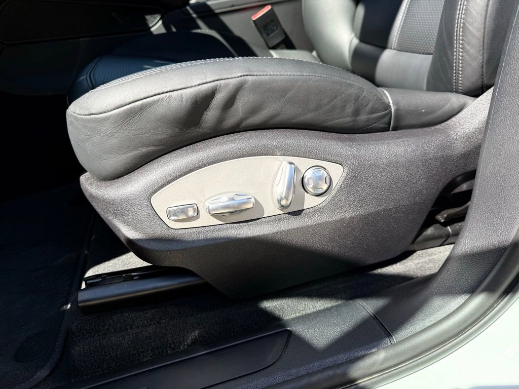 Used 2023 Porsche Macan Base image 13