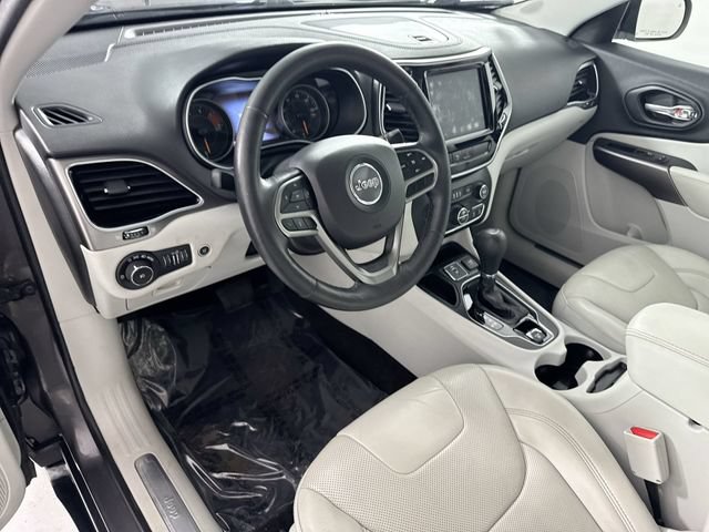 Used 2019 Jeep Cherokee Limited w/ Luxury Group FWD image 24