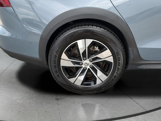 Used 2024 Volvo V60 B5 Cross Country Plus AWD/4WD image 32