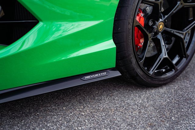 Used 2024 Lamborghini Revuelto image 21