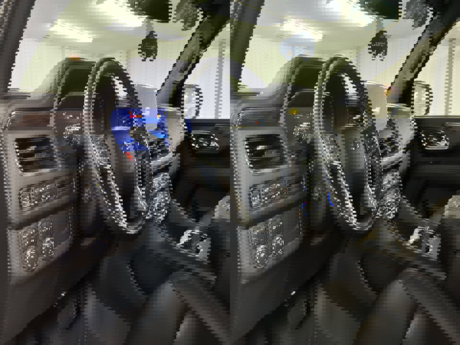 Used 2023 Chevrolet Suburban Z71 w/ Luxury Package image 81