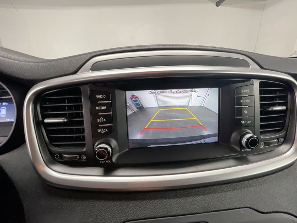 Used 2019 Kia Sorento LX image 14