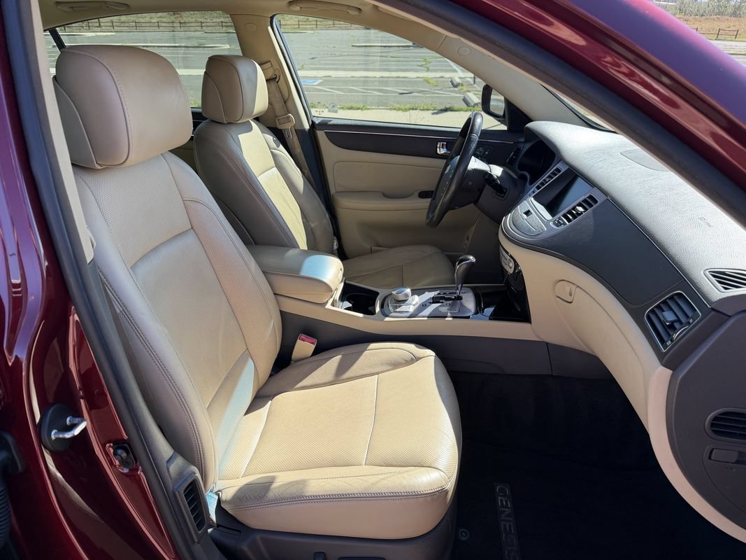 Used 2011 Hyundai Genesis 4.6 RWD image 21