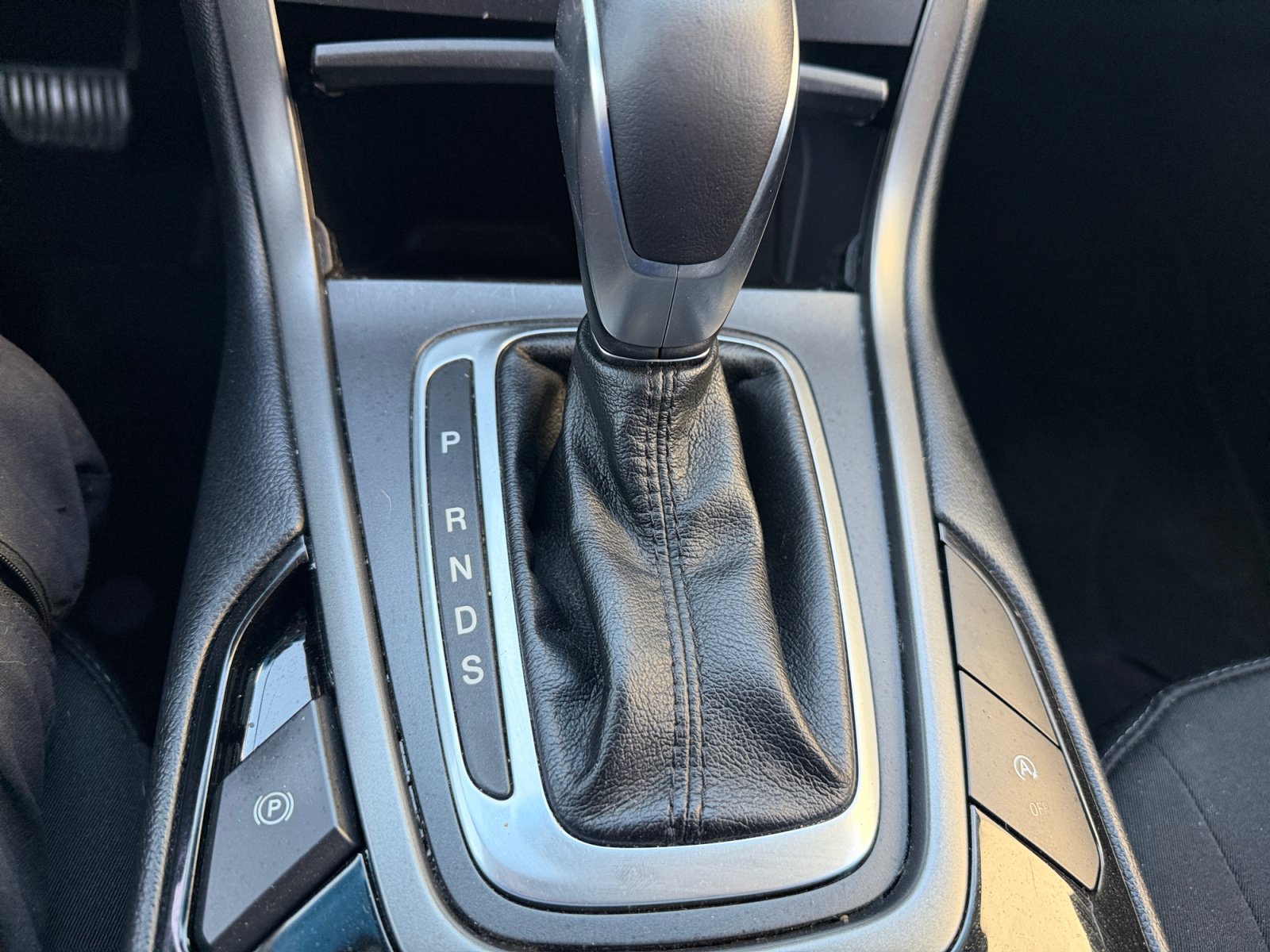 Used 2017 Ford Edge SE FWD image 25