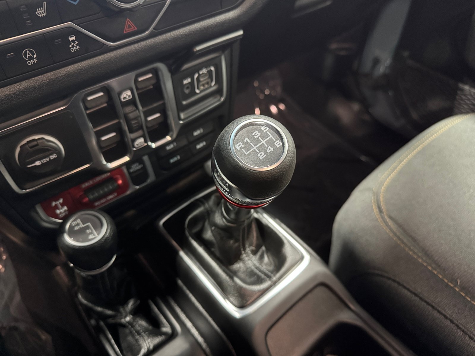 Used 2025 Jeep Wrangler Unlimited Sport AWD/4WD image 26
