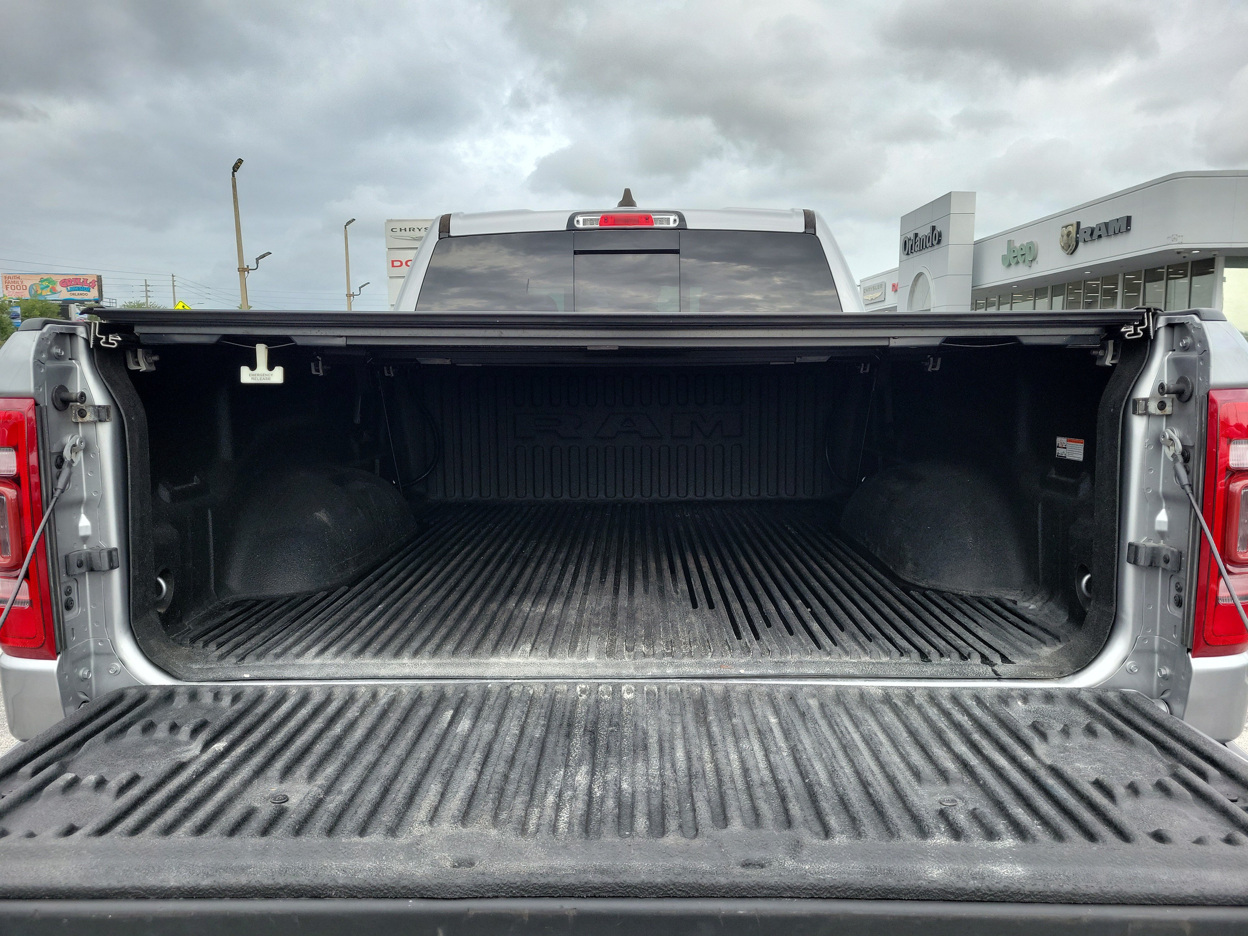 Used 2023 RAM 1500 Laramie AWD/4WD image 10